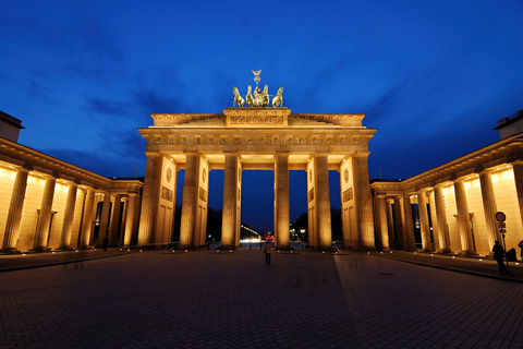 brandenburg gate at night - berlin, germany